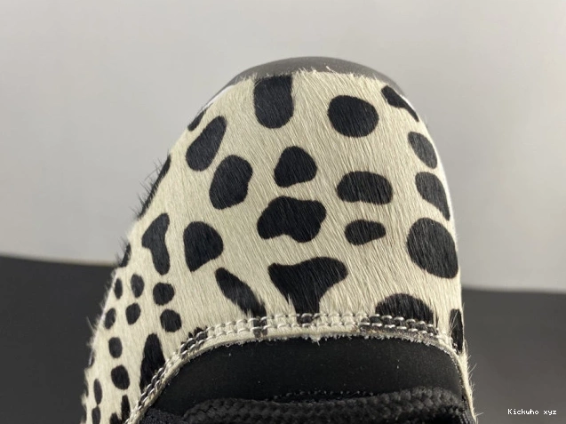 11 JORDAN AIR AR0715-010 INSTINCT ANIMAL 0710